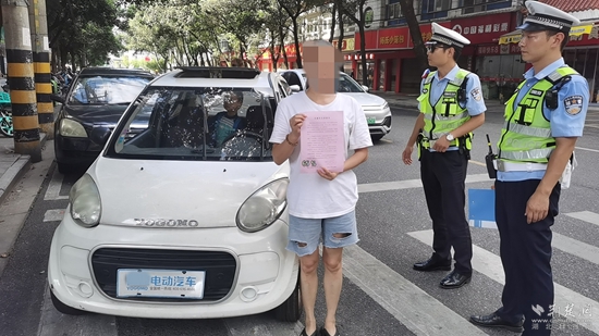 圖1：對情節(jié)輕微的車主，通過寫承諾書方式開展勸誡引導(dǎo).jpg
